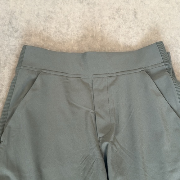 Athleta Brooklyn mid rise ankle pant. Comfortable & stretchy. Color-sage. Size 0 - Picture 4 of 6